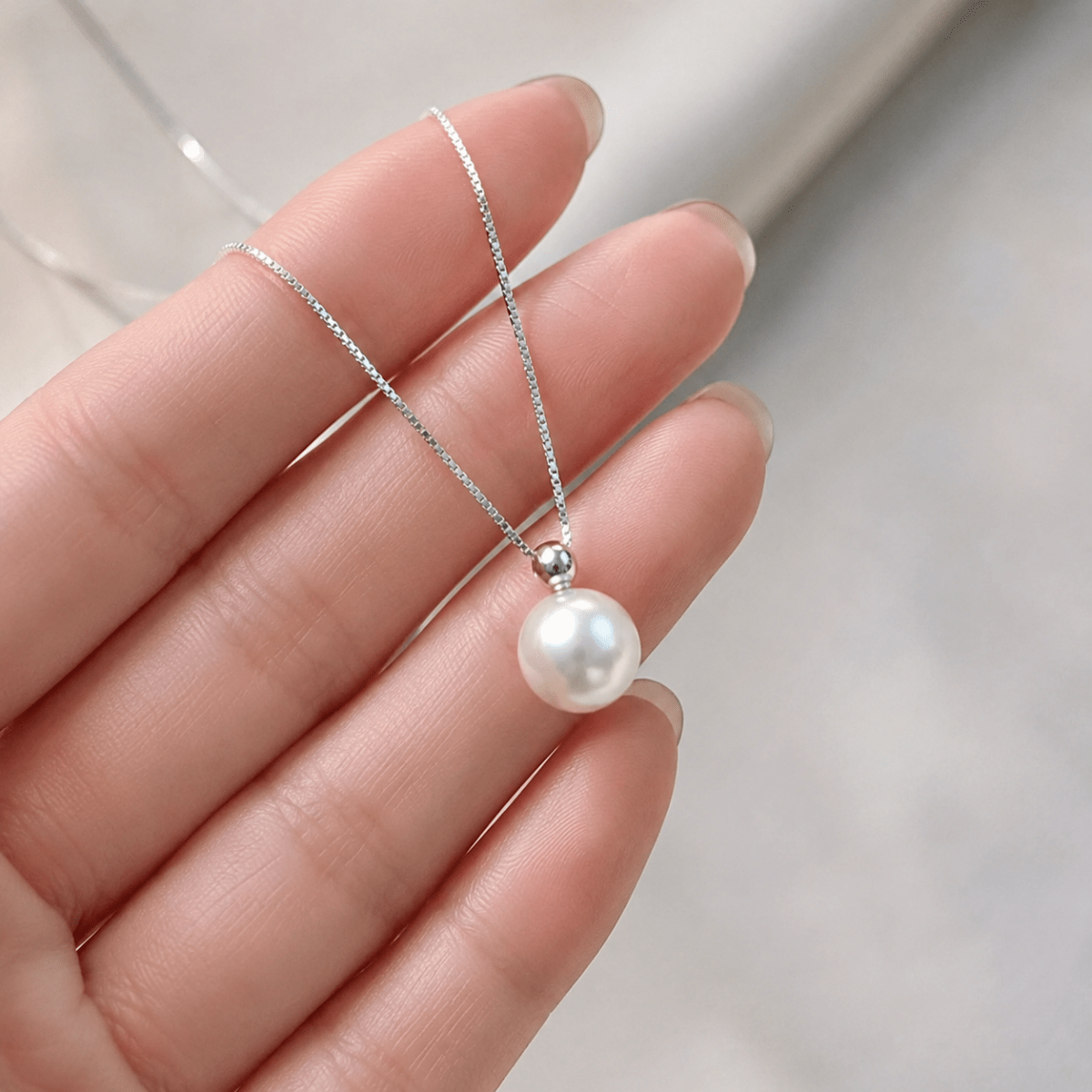 Dawn | Classic Pearl Pendant Necklace - Klementina Boutique