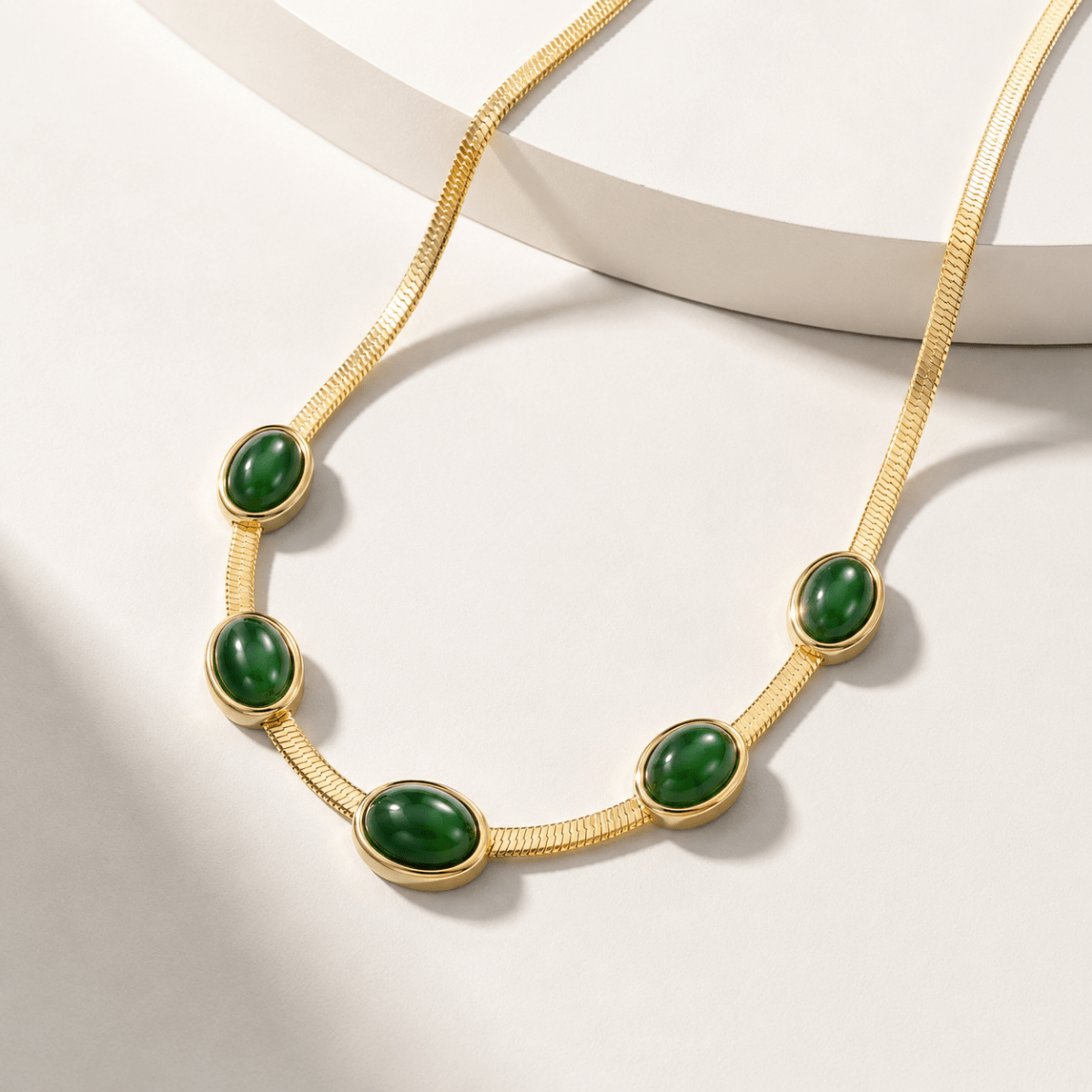 Elodie | Emerald Stone Necklace - Klementina Boutique